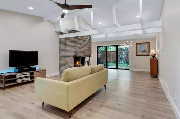 405 Martin Lane, Euless, TX 76040