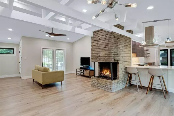 405 Martin Lane, Euless, TX 76040