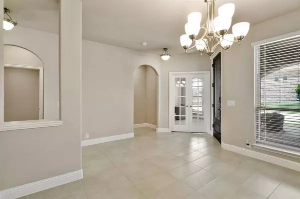 11516 Colonial Trace Road, Fort Worth, TX 76244