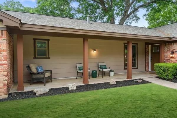 532 Holder Drive, Hurst, TX 76053