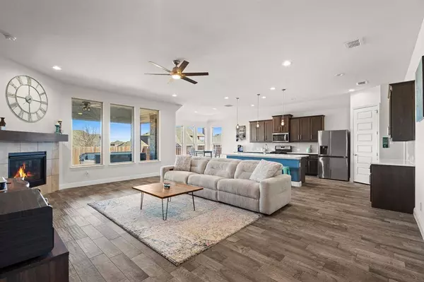 608 Ranchwood Drive, Justin, TX 76247