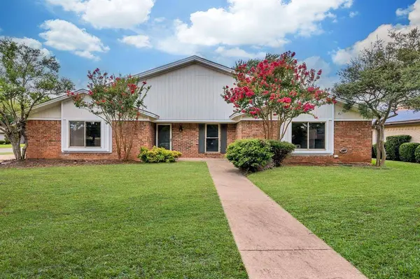 5501 Wood View Street, North Richland Hills, TX 76180