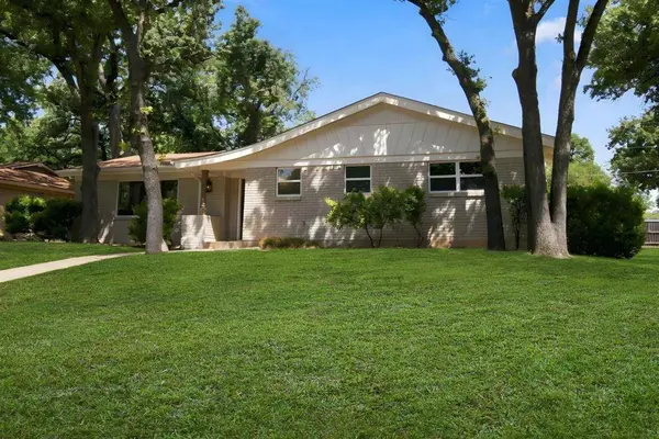 508 Oak Park Drive, Hurst, TX 76053