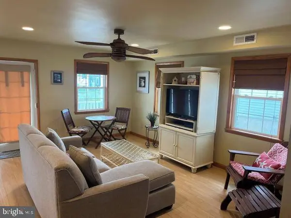 218 35TH ST S, Brigantine, NJ 08203