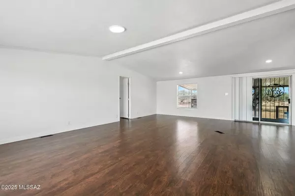 13520 E Crazy Horse Trail, Vail, AZ 85641