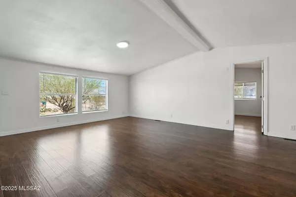 13520 E Crazy Horse Trail, Vail, AZ 85641