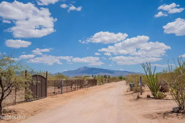 13520 E Crazy Horse Trail, Vail, AZ 85641