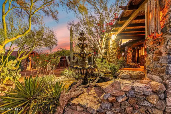 6600 N Dimitri Lane, Tucson, AZ 85743