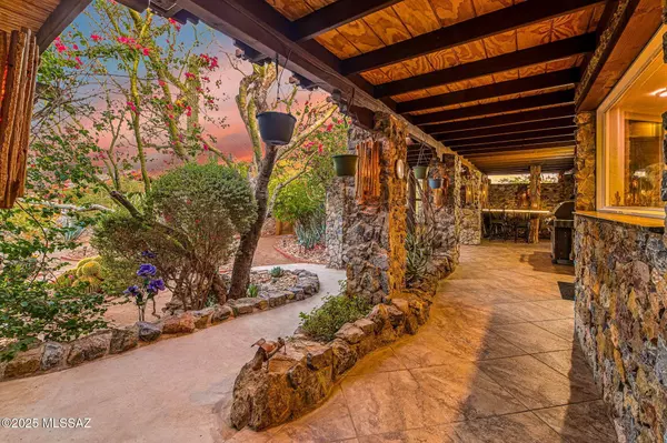 6600 N Dimitri Lane, Tucson, AZ 85743