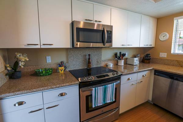 2001 E Camino Parocela #L82, Palm Springs, CA 92264