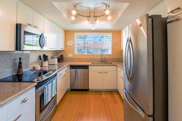 2001 E Camino Parocela #L82, Palm Springs, CA 92264