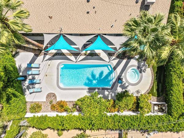2227 Paseo Roseta, Palm Springs, CA 92262