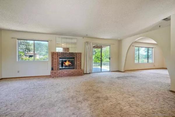 24463 Del Amo Rd, Ramona, CA 92065