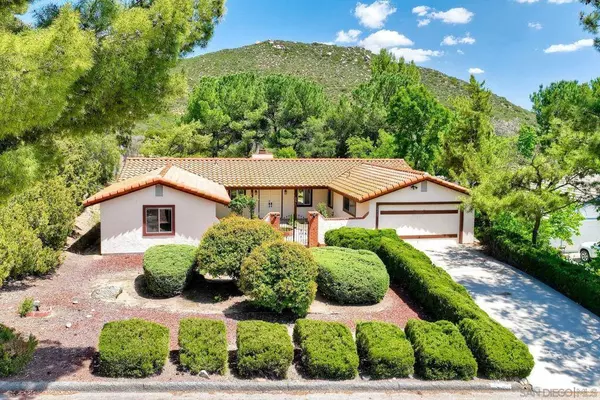 24463 Del Amo Rd, Ramona, CA 92065