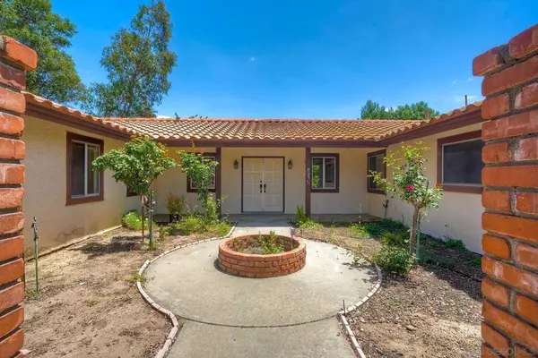 24463 Del Amo Rd, Ramona, CA 92065