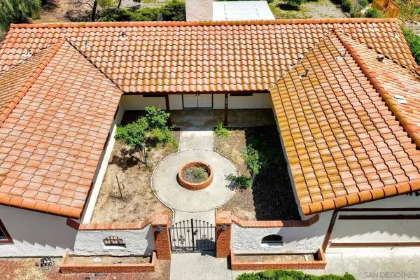 24463 Del Amo Rd, Ramona, CA 92065