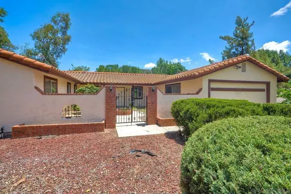 24463 Del Amo Rd, Ramona, CA 92065