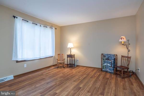 4858 HOGAN DR, Wilmington, DE 19808