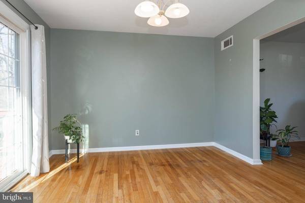 2815 FAWKES DR, Wilmington, DE 19808