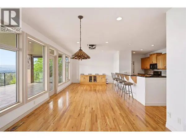 448 Viewcrest Road, Kelowna, BC V1W4K1