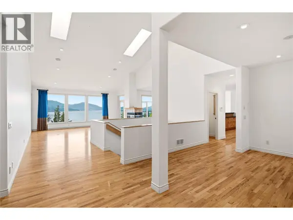 448 Viewcrest Road, Kelowna, BC V1W4K1