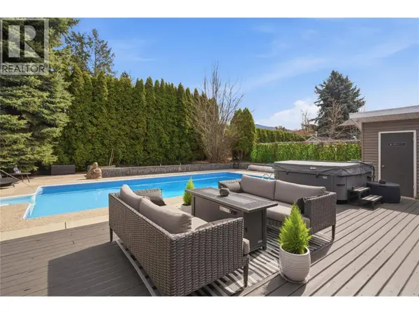 4337 Dunvegan Court, Kelowna, BC V1W2L6