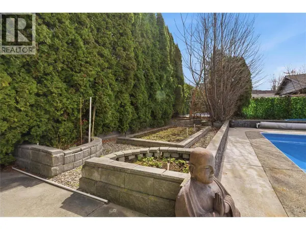 4337 Dunvegan Court, Kelowna, BC V1W2L6