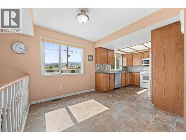 884 Mission Springs Crescent, Kelowna, BC V1W3L9
