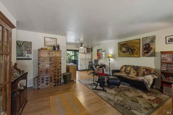 421 7th ST W, Sonoma, CA 95476