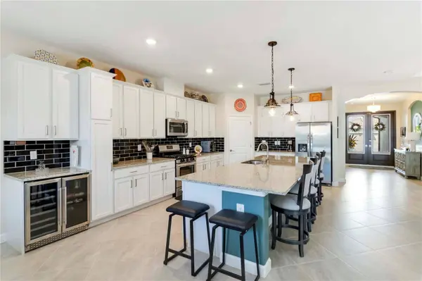 15710 WHITE LINEN DR, Bradenton, FL 34211