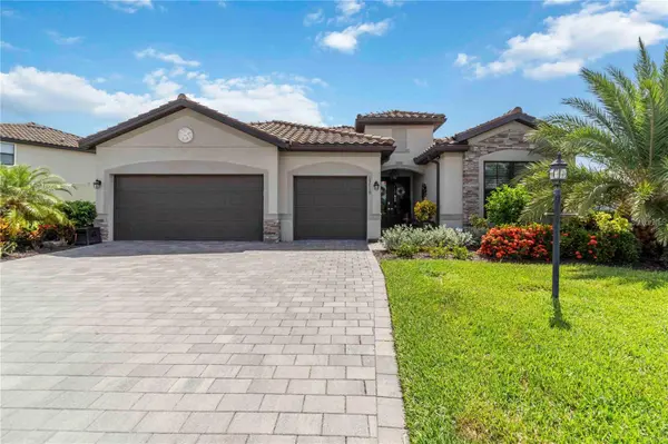 15710 WHITE LINEN DR, Bradenton, FL 34211