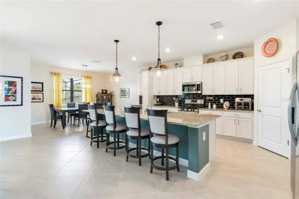 15710 WHITE LINEN DR, Bradenton, FL 34211