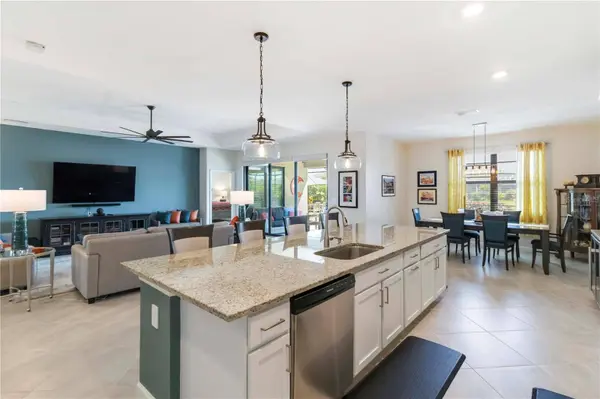 15710 WHITE LINEN DR, Bradenton, FL 34211