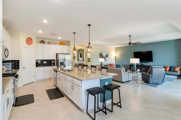15710 WHITE LINEN DR, Bradenton, FL 34211