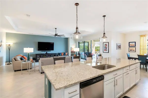 15710 WHITE LINEN DR, Bradenton, FL 34211