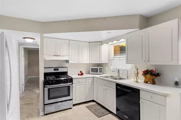 7861 38TH TER N, St Petersburg, FL 33709