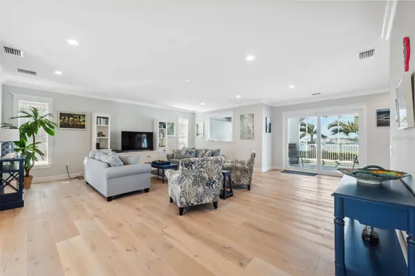 727 KEY ROYALE DR, Holmes Beach, FL 34217