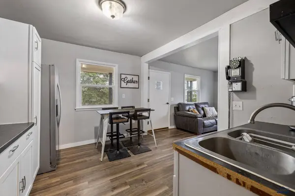 424 Robbins Dr, Rapid City, SD 57701