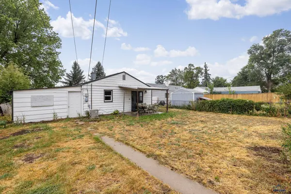 424 Robbins Dr, Rapid City, SD 57701
