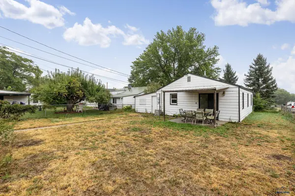 424 Robbins Dr, Rapid City, SD 57701