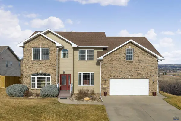 6530 Wellington Dr, Rapid City, SD 57702