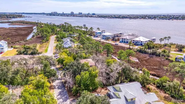 16265 Narwhal Dr, Pensacola, FL 32507