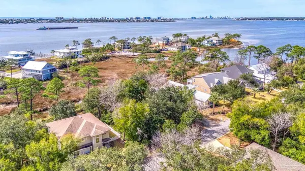 16265 Narwhal Dr, Pensacola, FL 32507