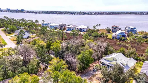 16265 Narwhal Dr, Pensacola, FL 32507