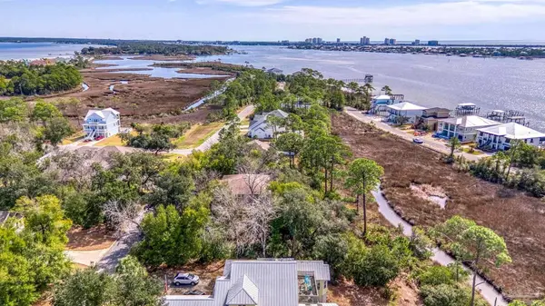 16265 Narwhal Dr, Pensacola, FL 32507