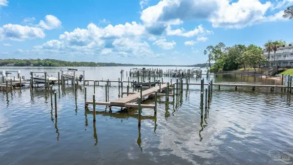 7224 Majestic Blvd, Navarre, FL 32566