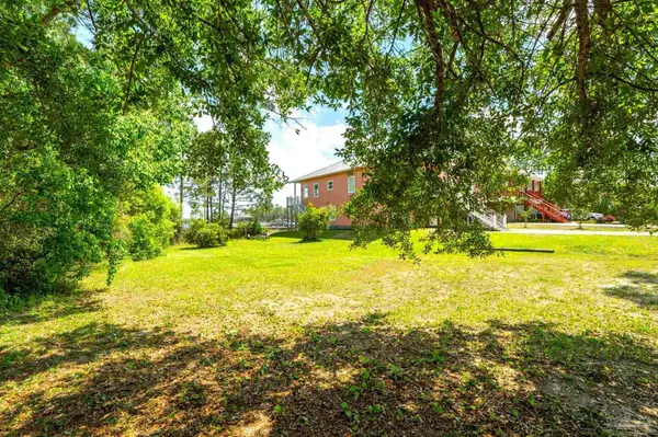 2564 Gulf Breeze Ave, Pensacola, FL 32507