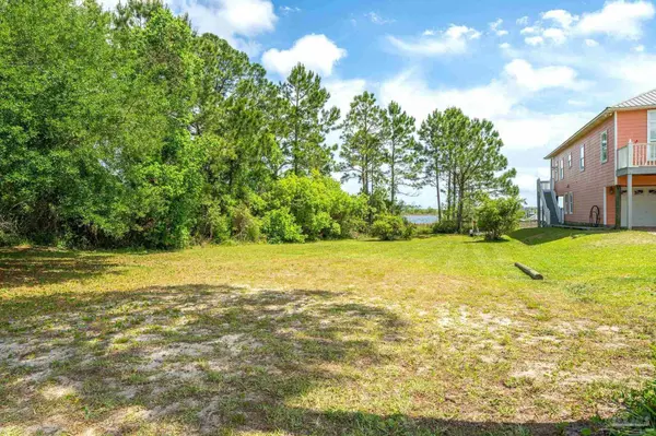 2564 Gulf Breeze Ave, Pensacola, FL 32507