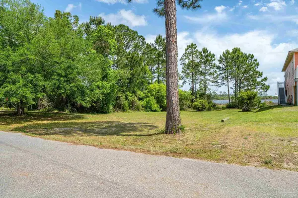 2564 Gulf Breeze Ave, Pensacola, FL 32507