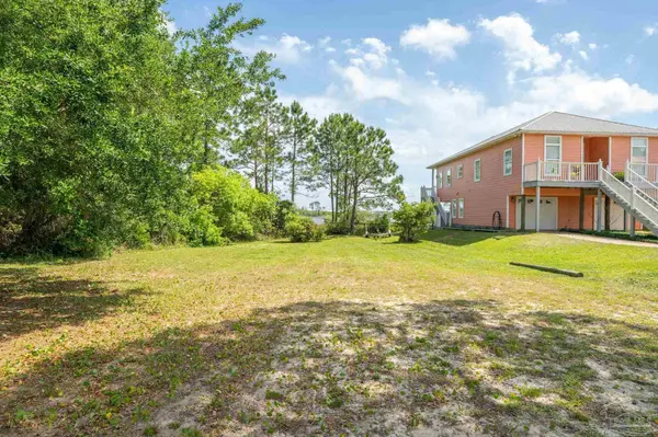 2564 Gulf Breeze Ave, Pensacola, FL 32507